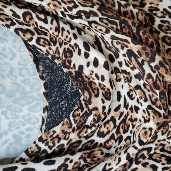 Woman's Top - Picture 2 of 3